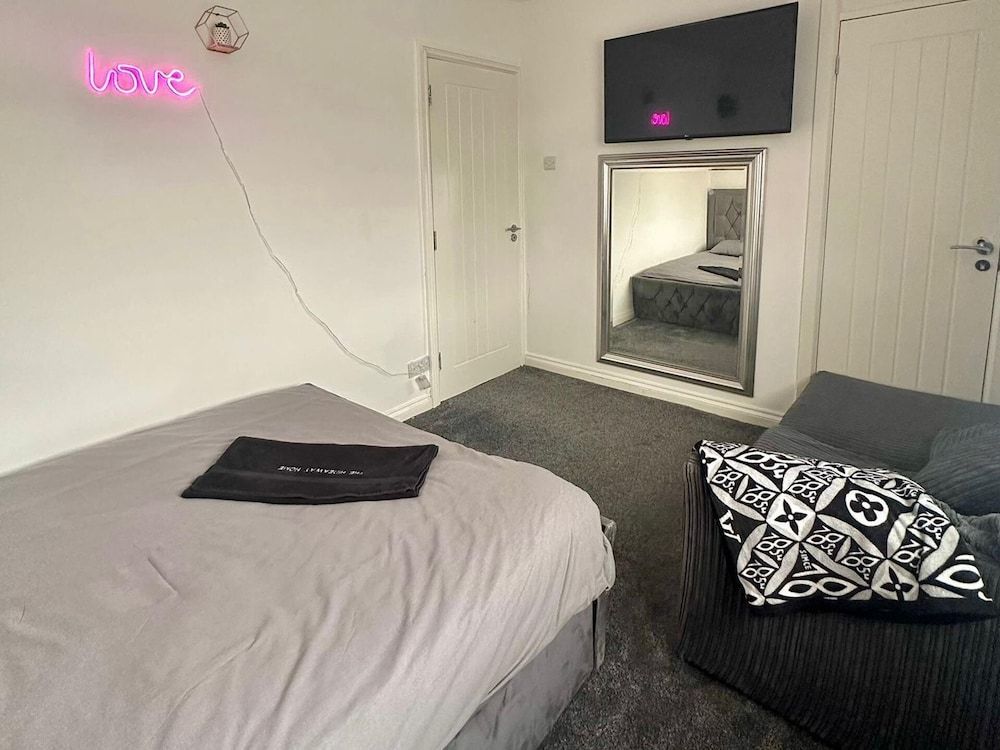 The Hideaway Home BD5 - 2 Bed Lovely Modern House House 7