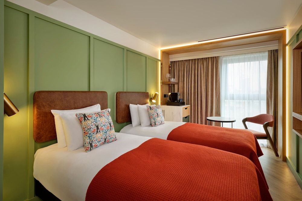 Deluxe Room, 2 Twin Beds, Non Smoking, City View