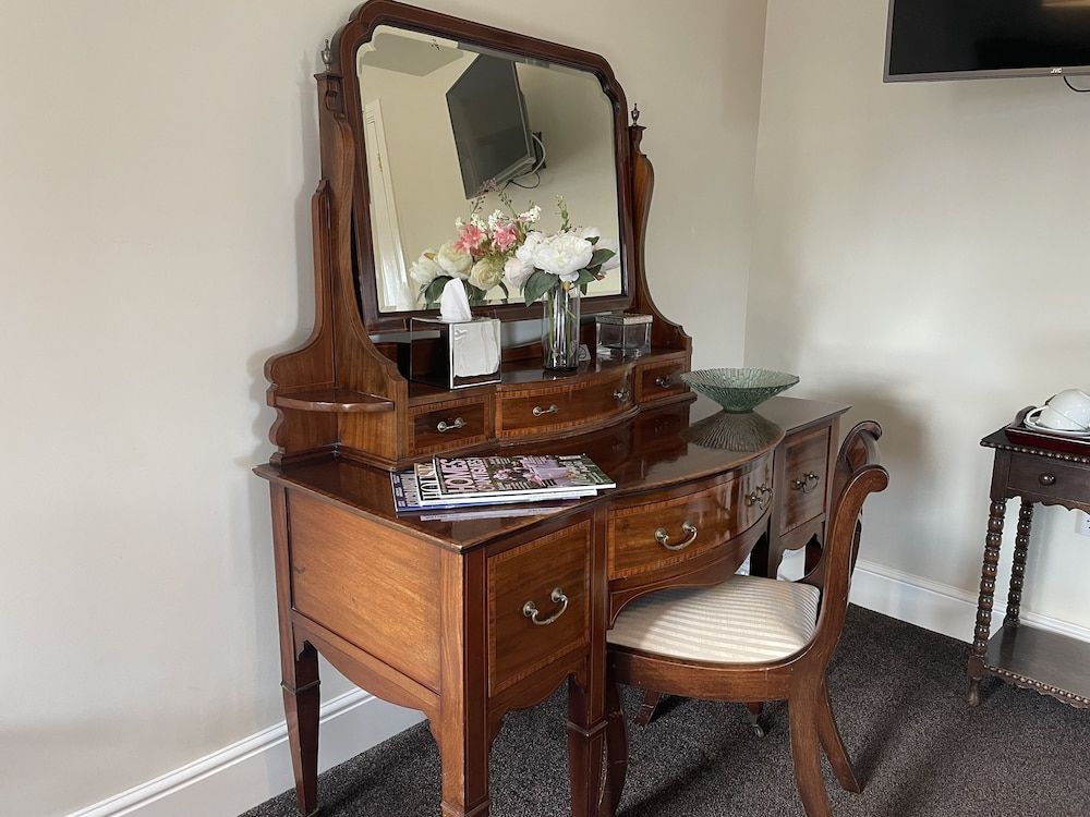 Eagle House- Award Winning B&B and Apartment Superior Room, 1 King Bed, Garden View 5