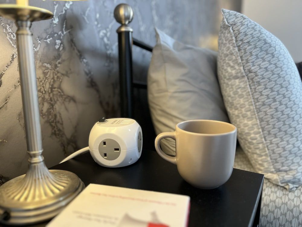 Modernised Central Wigan Townhouse Sleeps up to 6 Comfort House, Private Bathroom (Warrington Lane) 14