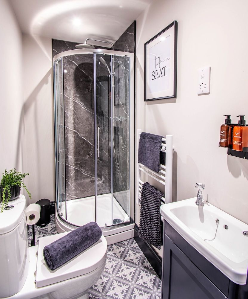 The Rampart Premium Suite, 1 Double Bed, Kitchen, Partial Sea View 4