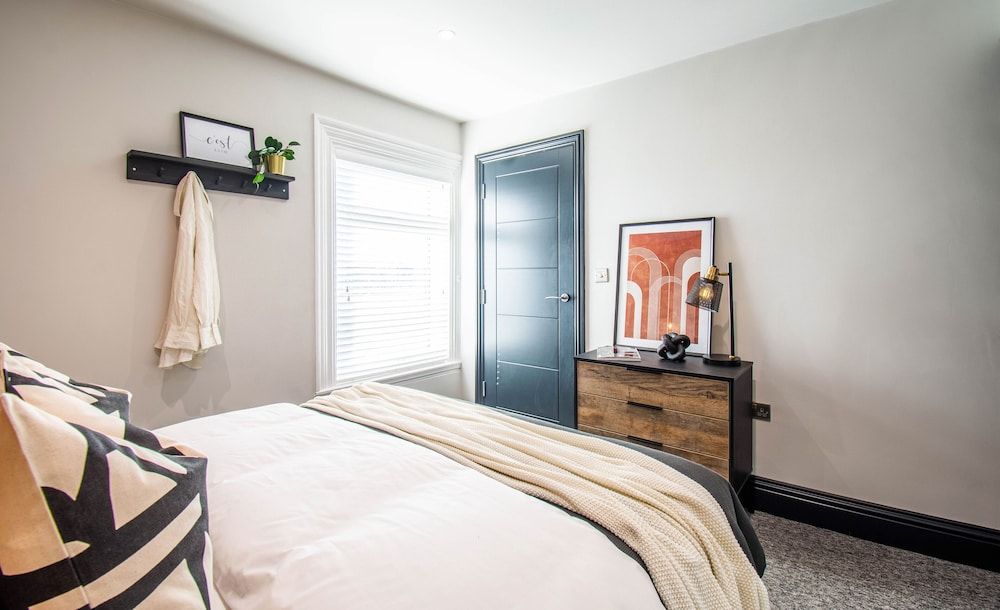 The Rampart Premium Suite, 1 Double Bed, Kitchen, Partial Sea View 2