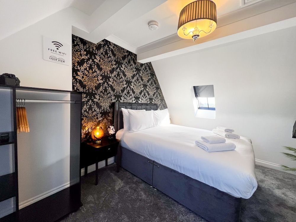 Lock View House, Private Bathroom, Marina View