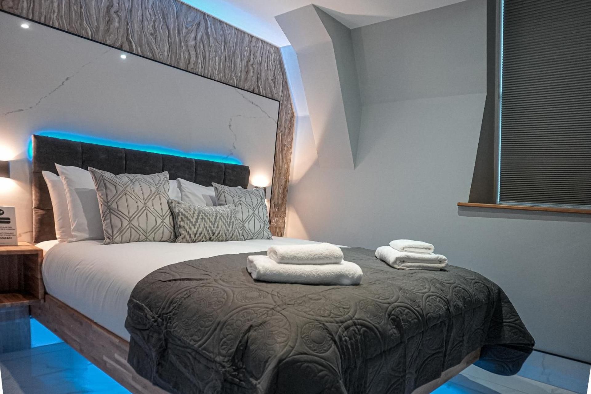 Arundell Hotel Superior King Room 2