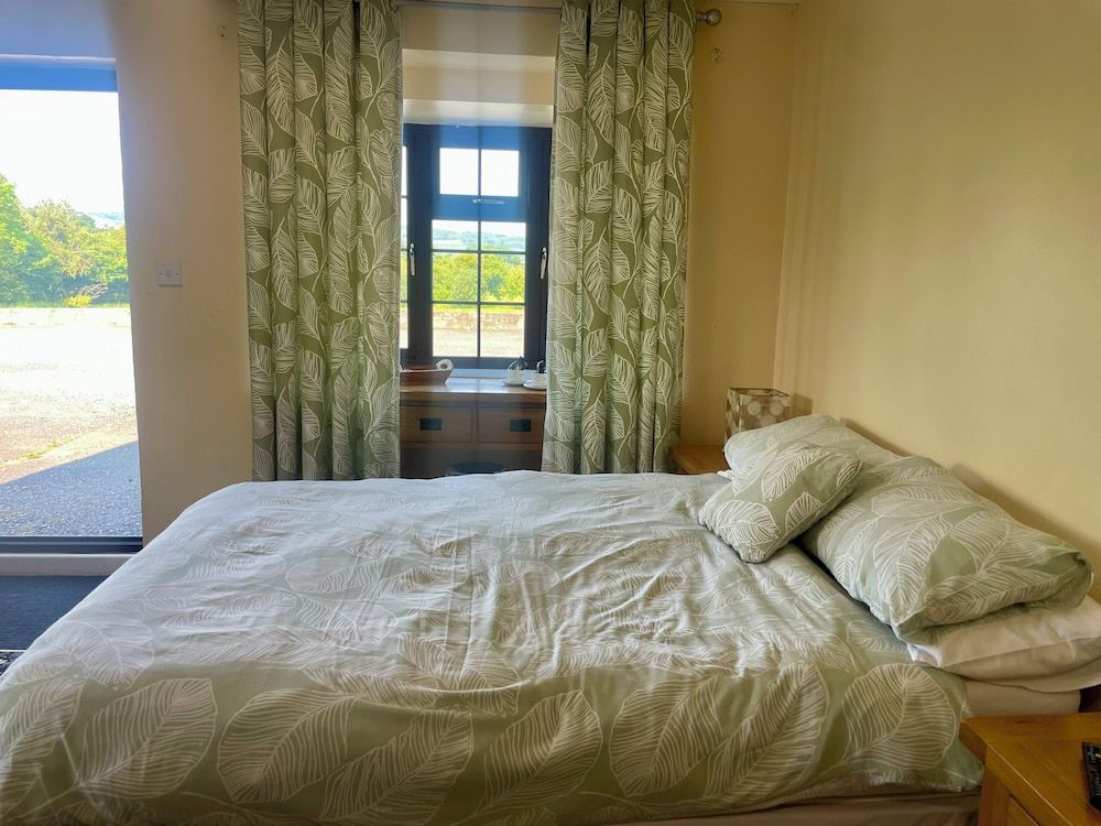 Royal Oak Country Inn and Restaurant Standard Quadruple Room 2