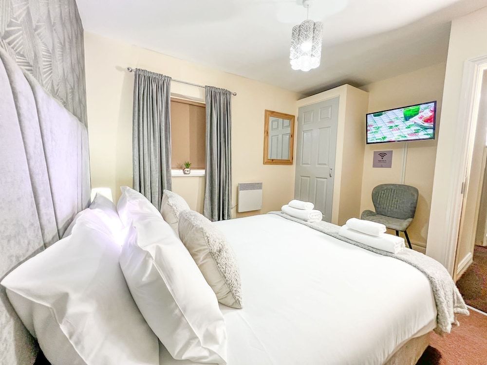 Baxter House Comfort Double Room, Shared Bathroom (First Floor) 4