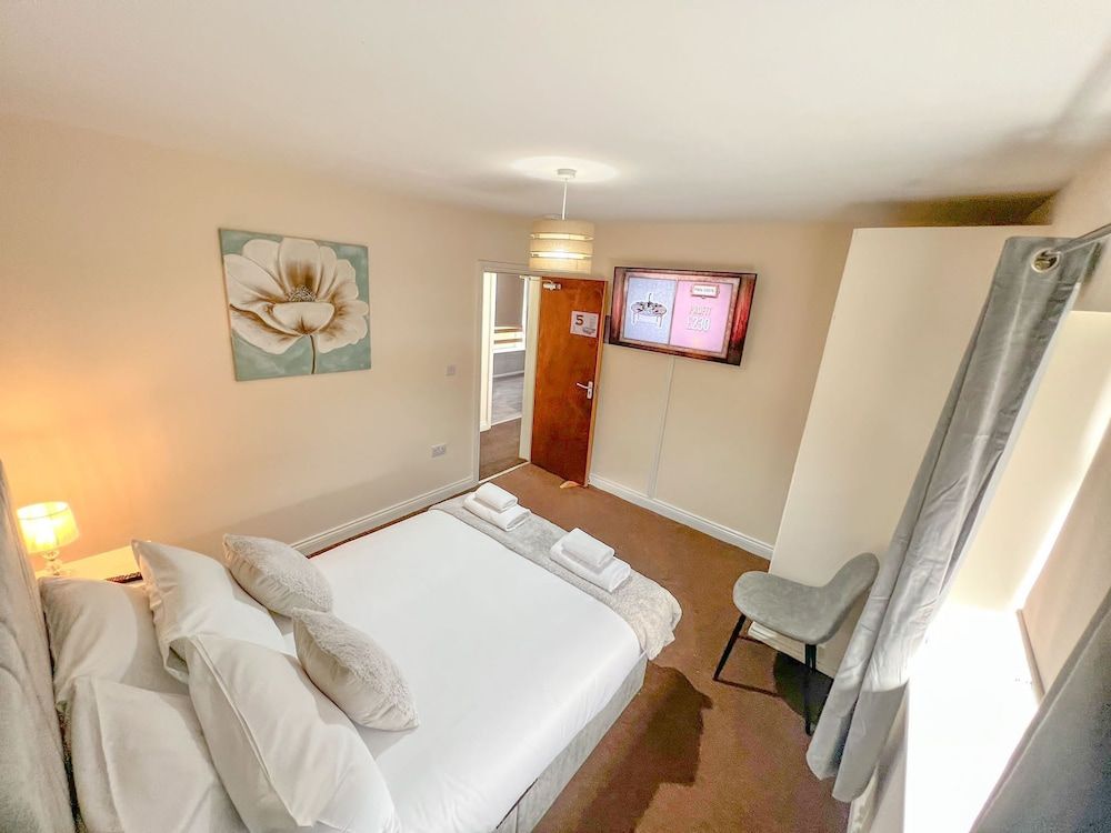 Baxter House Comfort Double Room, Shared Bathroom (First Floor) 6