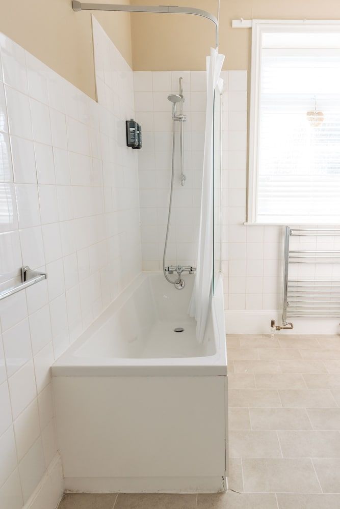 The Horton Inn Deluxe Twin Room 8