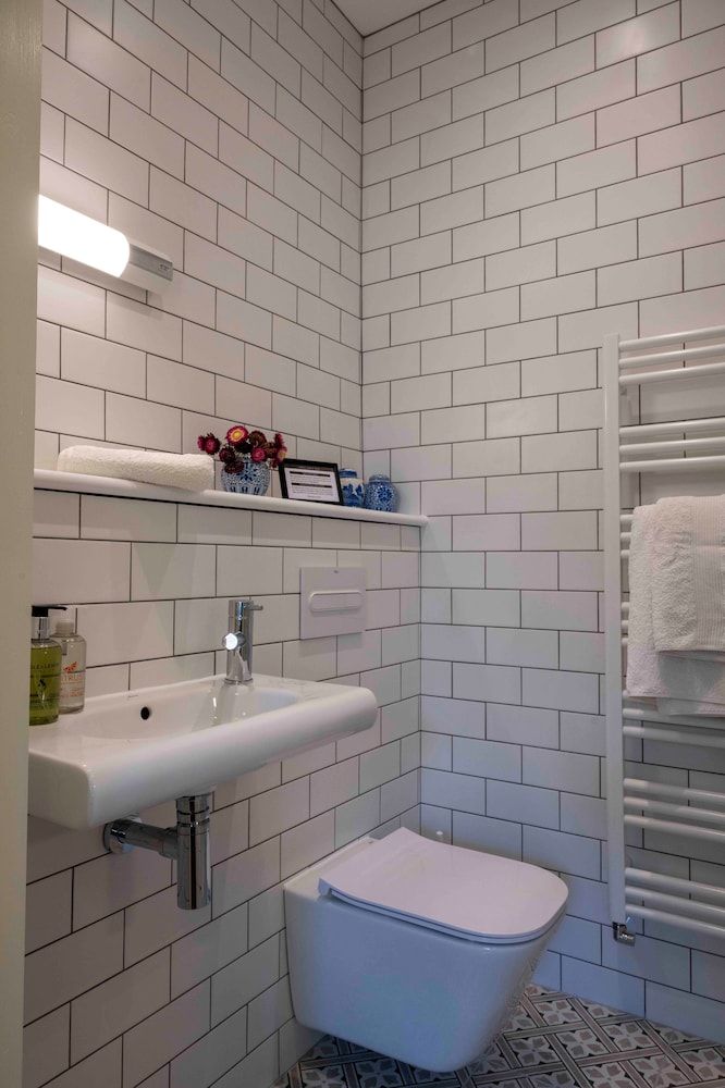 Long Man Inn Deluxe Double Room 3