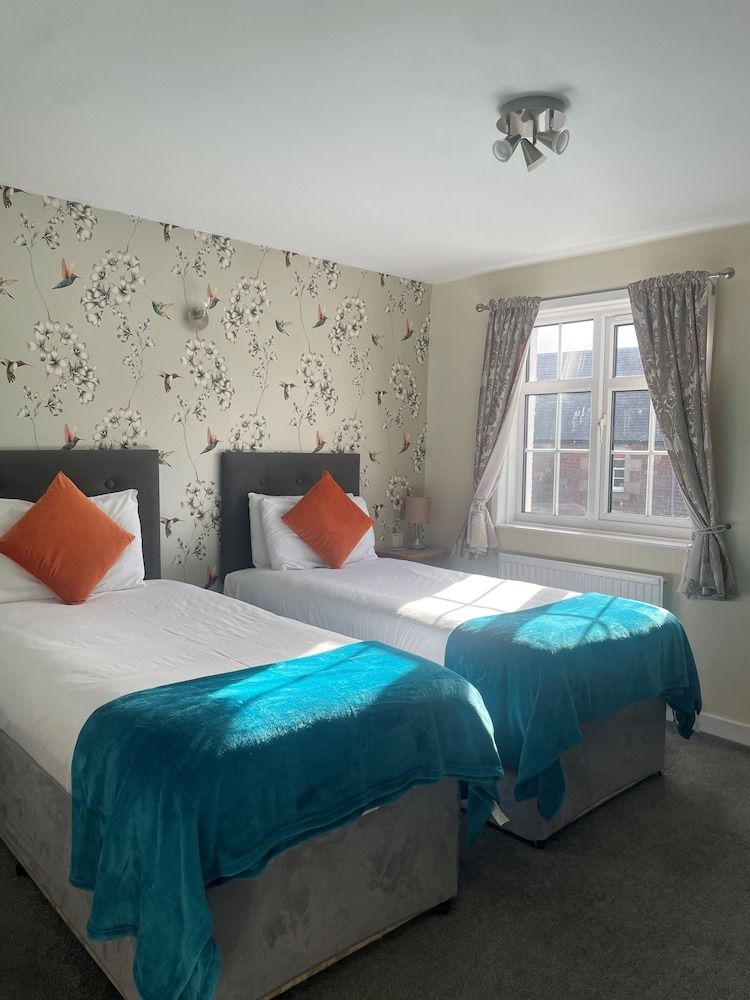 Horse and Hound Country Inn Deluxe Twin Room 3