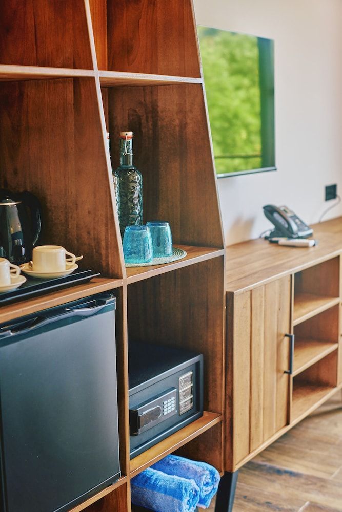 Beach Hotel Dhigurah Deluxe Double Room, Balcony, Beach View 7