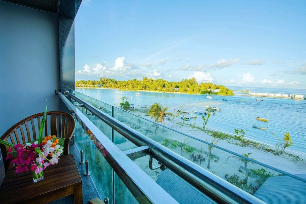 Beach Hotel Guraidhoo Deluxe Double Room, Balcony, Ocean View 2
