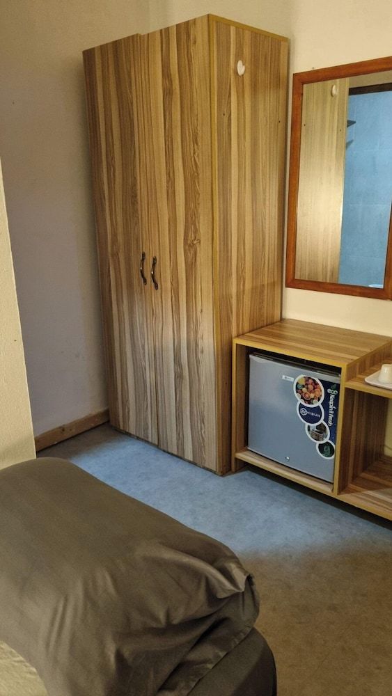 Avanti Surf & Stay Deluxe Triple Room, Private Bathroom 3