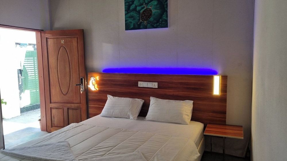 Avanti Surf & Stay Deluxe Double or Twin Room, 2 Twin Beds 3