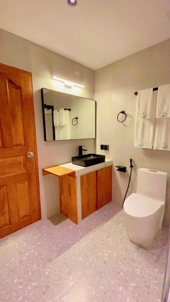 Oasis Dhigurah Deluxe Double or Twin Room 8