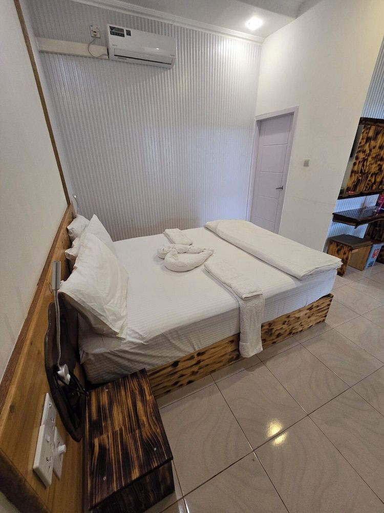 Sun & Surf Family Double or Twin Room, Garden View 2