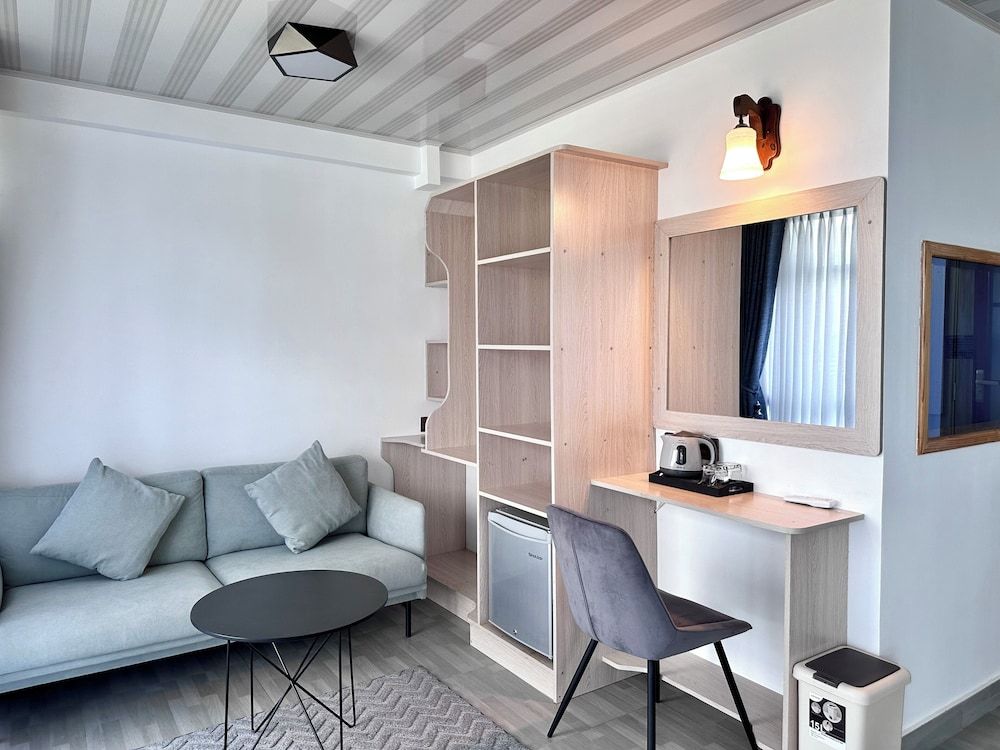 Galaxy Sunrise Guesthouse Deluxe Triple Room 13