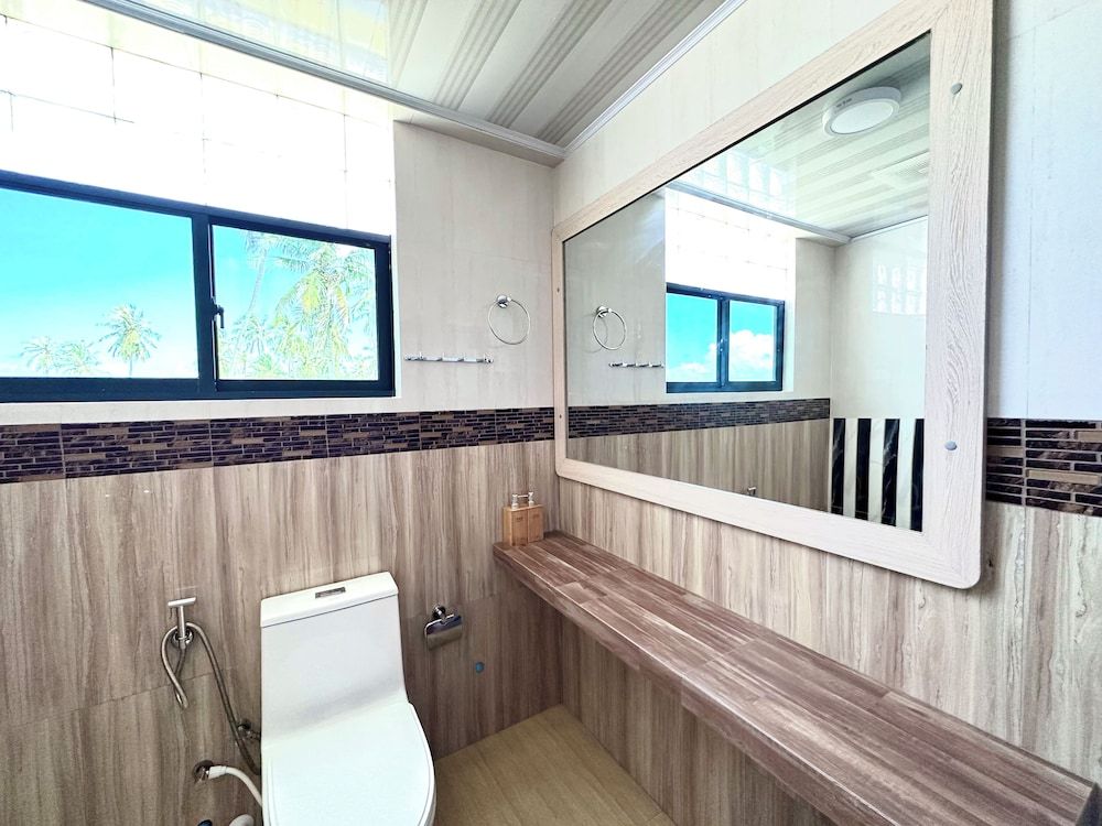 Galaxy Sunrise Guesthouse Superior Triple Room 10