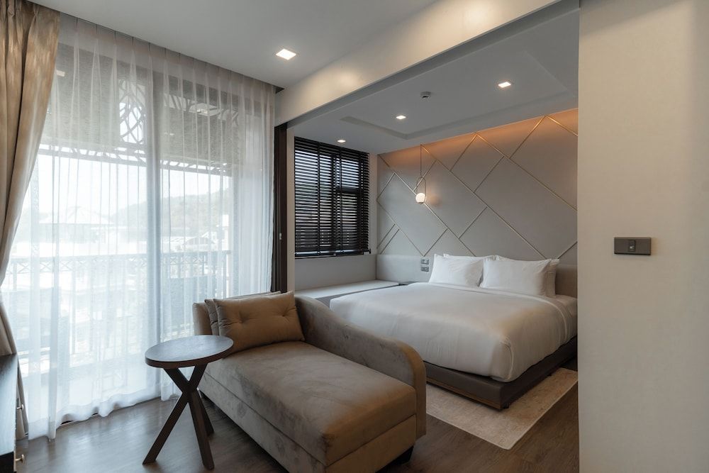 The Proud Karon Beach Phuket Trademark Collection By Wyndham Premier Room, 1 King Bed 8