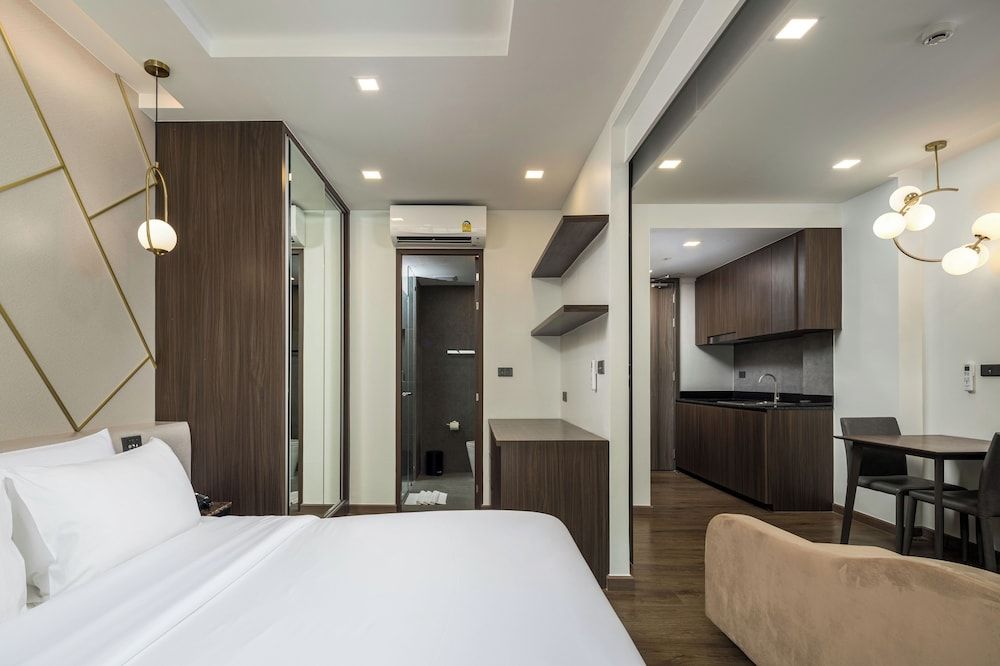 The Proud Karon Beach Phuket Trademark Collection By Wyndham Premier Room, 1 King Bed 5