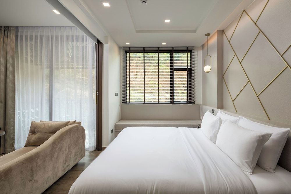 The Proud Karon Beach Phuket Trademark Collection By Wyndham Premier Room, 1 King Bed 9