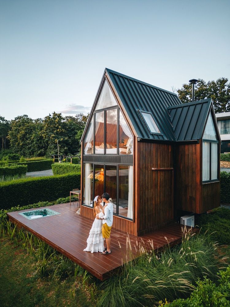 Deep soaking bathtub