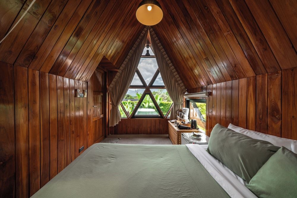 THE CAMPIAN Honeymoon H2 3