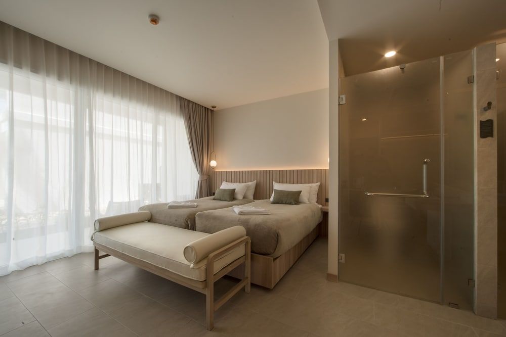 Niranapa Boutique Resort Deluxe Room 2