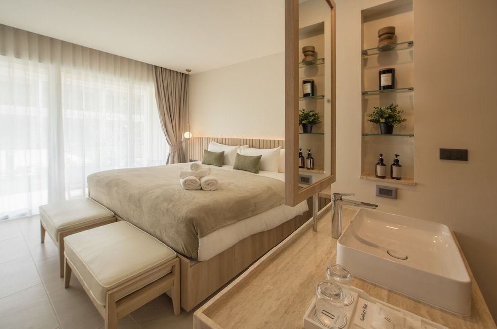 Niranapa Boutique Resort Deluxe Room, Pool View 4