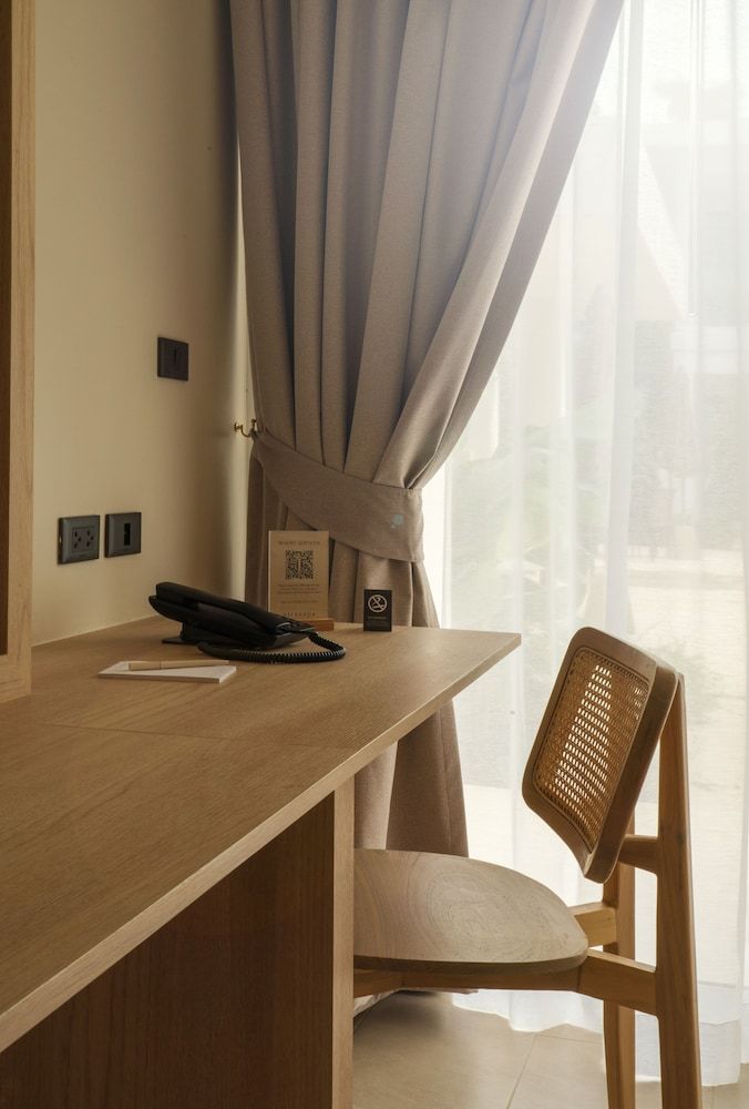 Niranapa Boutique Resort Deluxe Room, Pool View 10