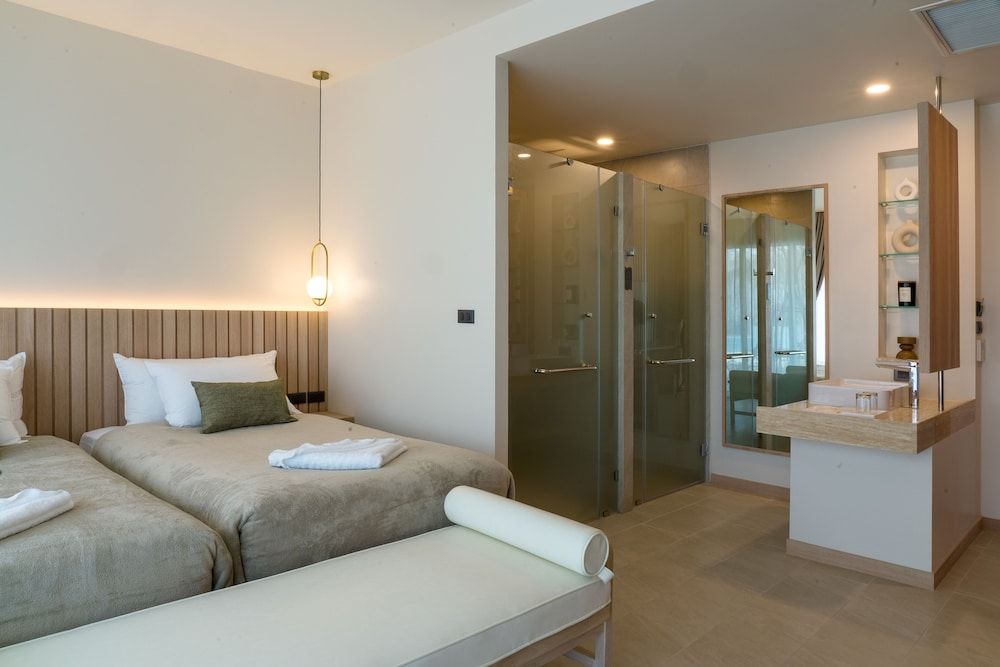 Niranapa Boutique Resort Deluxe Room 4