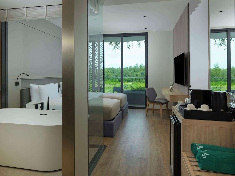 La Green Hotel & Residence Deluxe Room 6