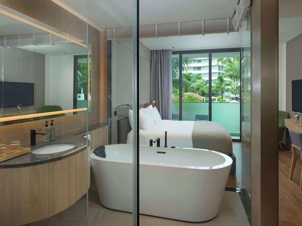 La Green Hotel & Residence Deluxe Room 4