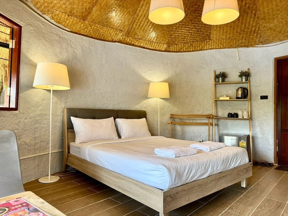 Khao Yai Lake Hill Resort Superior Double Room, 1 Queen Bed, Lake View 2