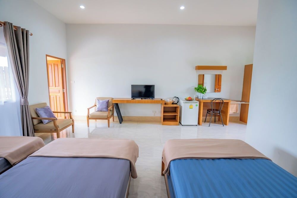 Ban Suan Bang Toei Homestay Deluxe Triple Room 2
