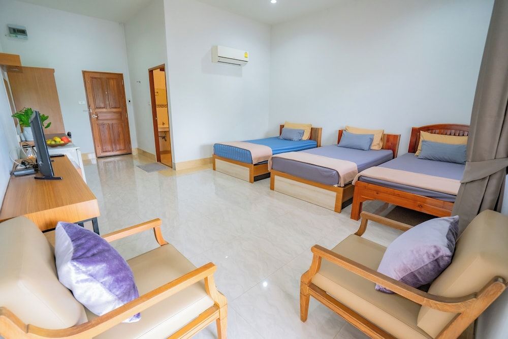 Ban Suan Bang Toei Homestay Deluxe Triple Room 8