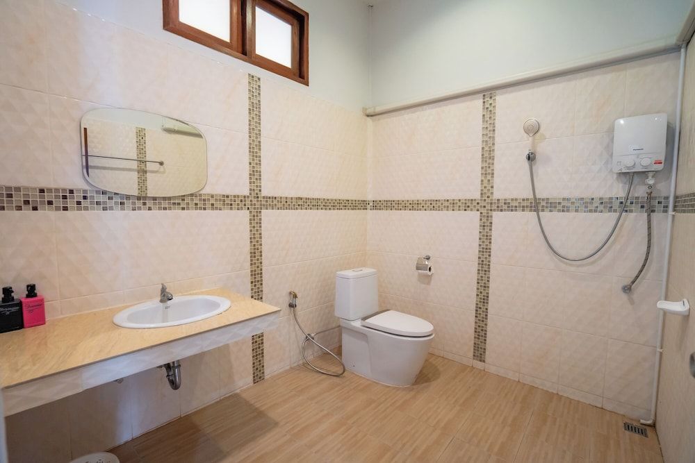 Ban Suan Bang Toei Homestay Deluxe Triple Room 5