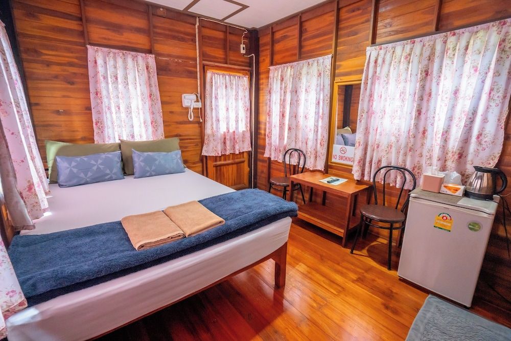 Ban Suan Bang Toei Homestay Executive Bungalow