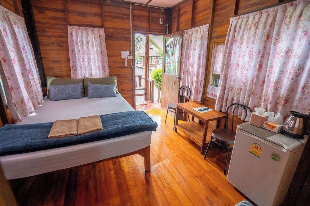 Ban Suan Bang Toei Homestay Executive Bungalow 4