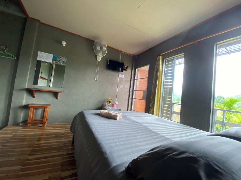 Hinpha homestay Classic Room, 1 Queen Bed, Non Smoking, Hill View 2