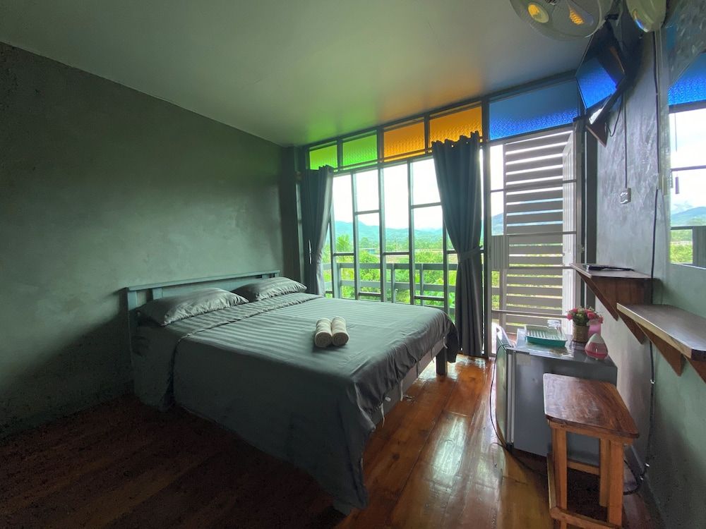 Hinpha homestay Classic Room, 1 Queen Bed, Non Smoking, Hill View 4