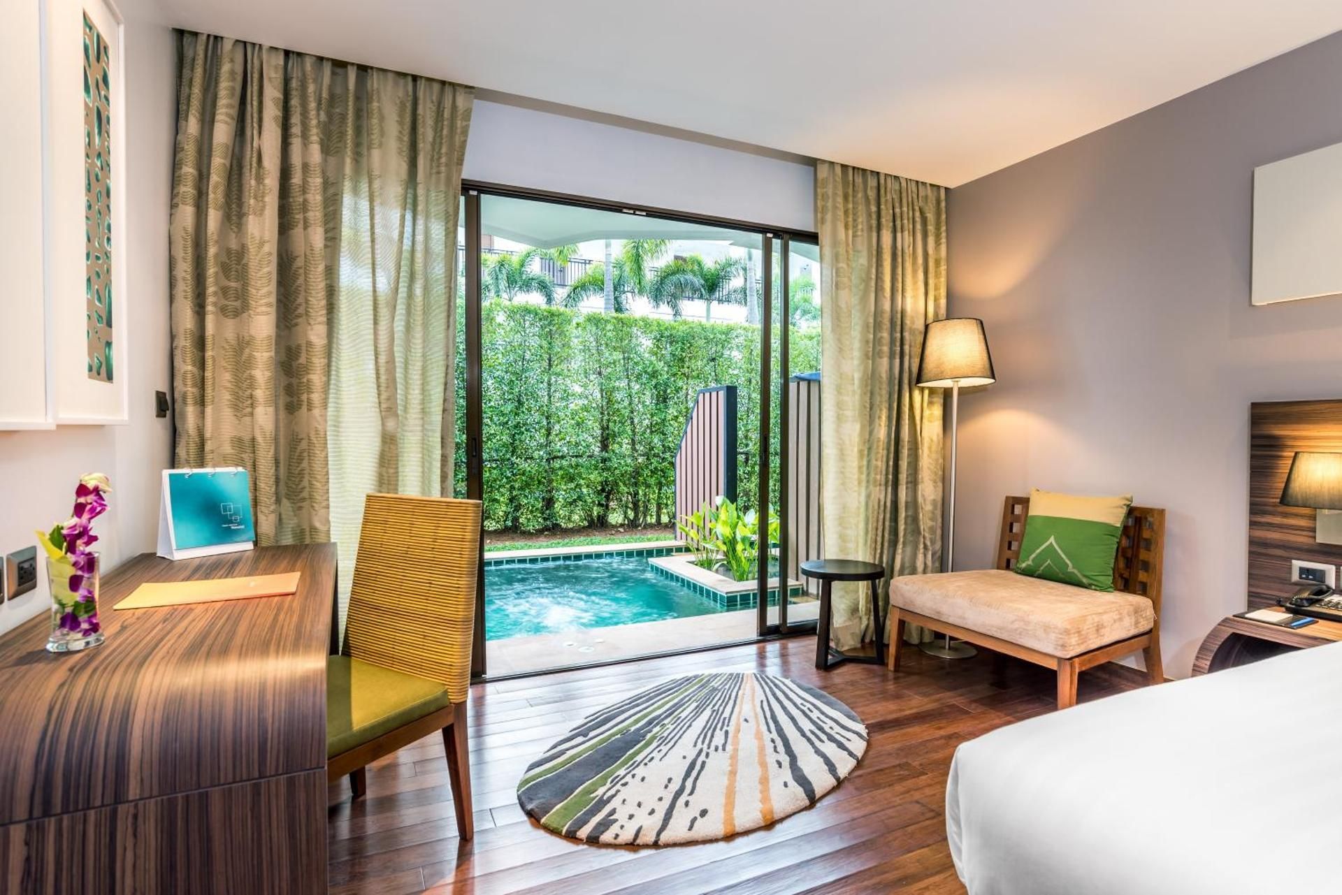 1 King Standard Plunge Pool Central Building