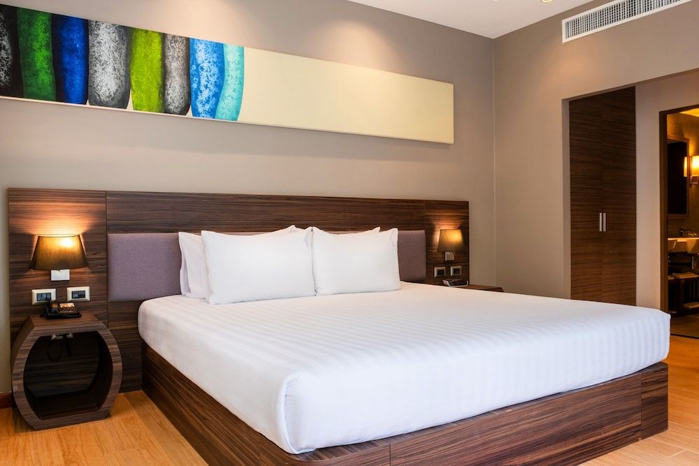 Standard Room, 1 King Bed (Plunge Pool Central Building)