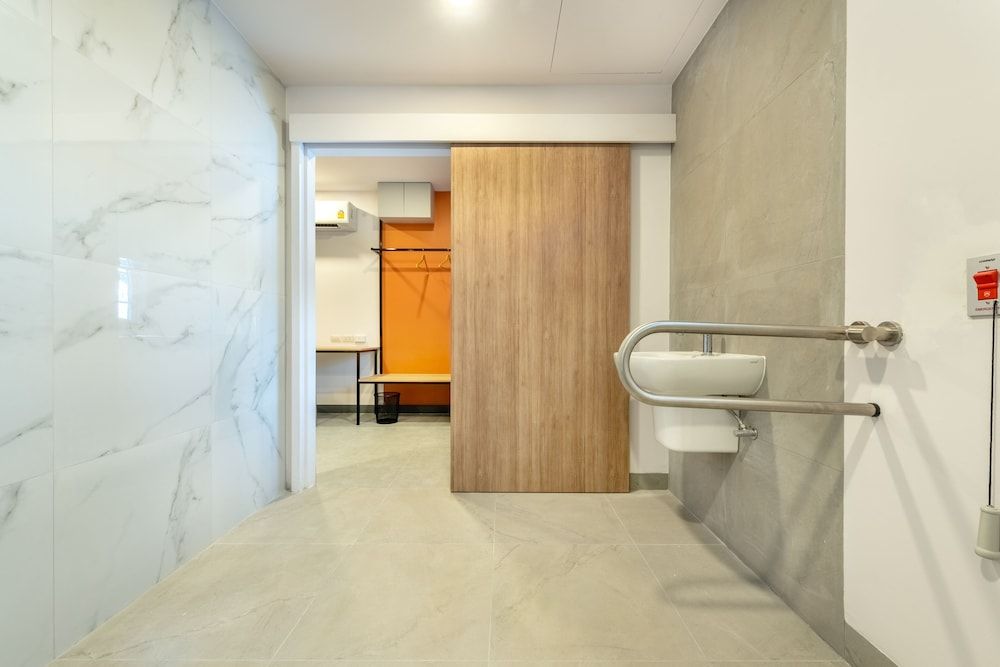 PLAAI Plus Hotel Bowin Double Room 9