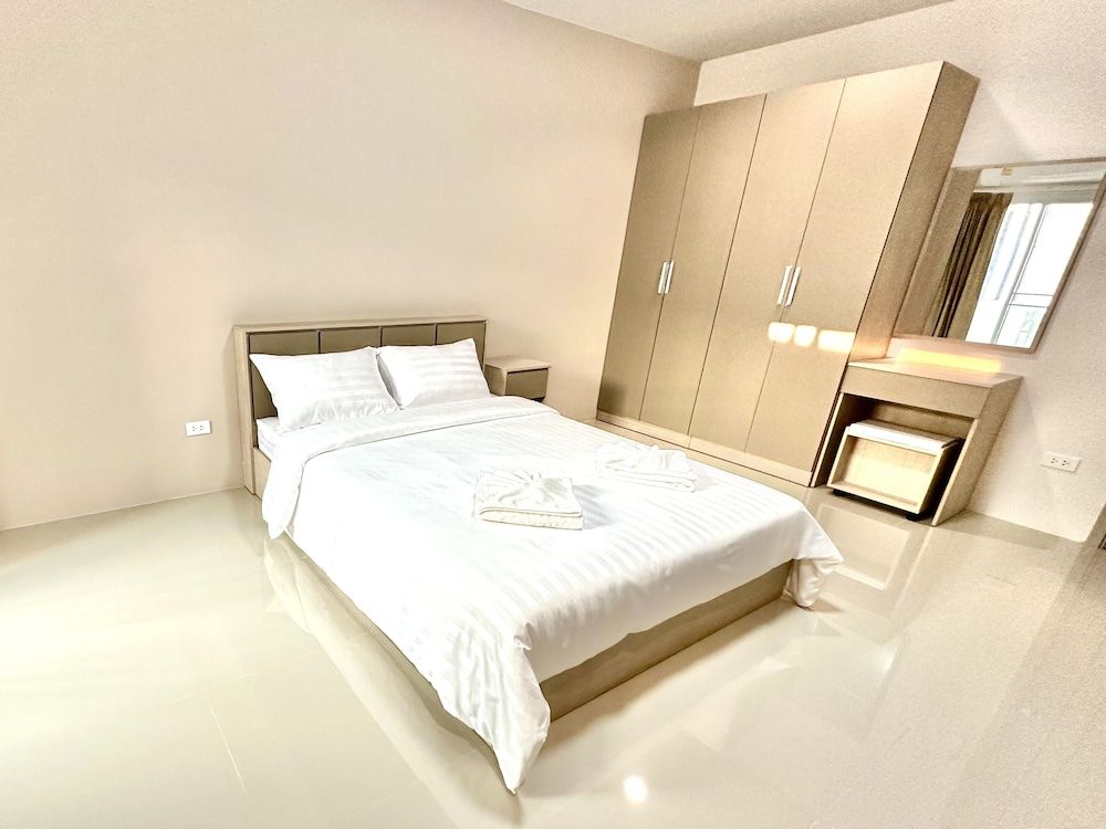 Smith's Place Basic Apartment, 1 Queen Bed 4