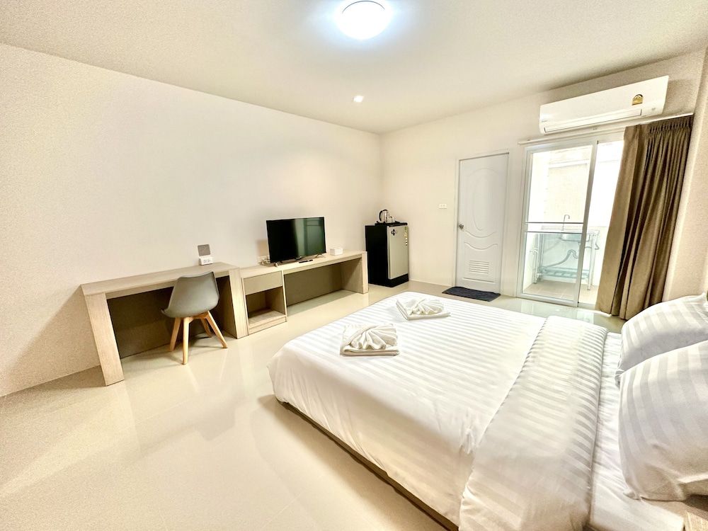 Smith's Place Basic Apartment, 1 Queen Bed 3