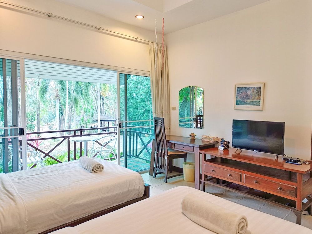 Kong Garden Resort Deluxe Double or Twin Room 3