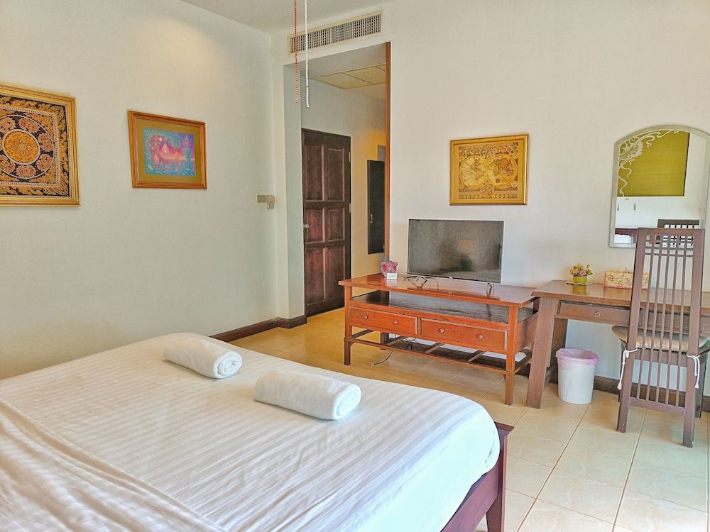 Kong Garden Resort Deluxe Double or Twin Room 9
