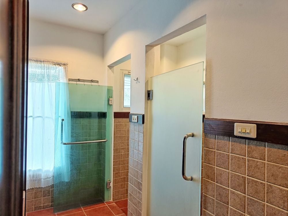 Kong Garden Resort Deluxe Double or Twin Room 7