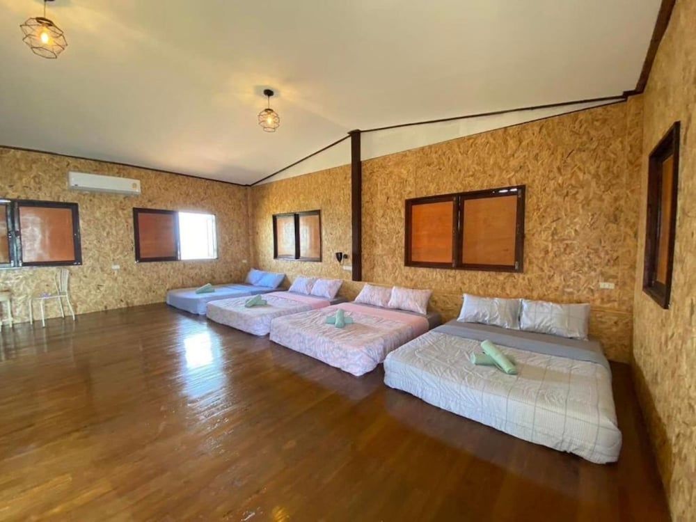 Parinya Hill Homestay & Cafe Koh Larn Family Quadruple Room, Sea View 2